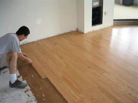 房間鋪木地板